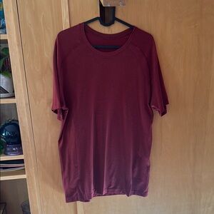 Men's lulu lemon Burgundy medium metal vent tech T-Shirt